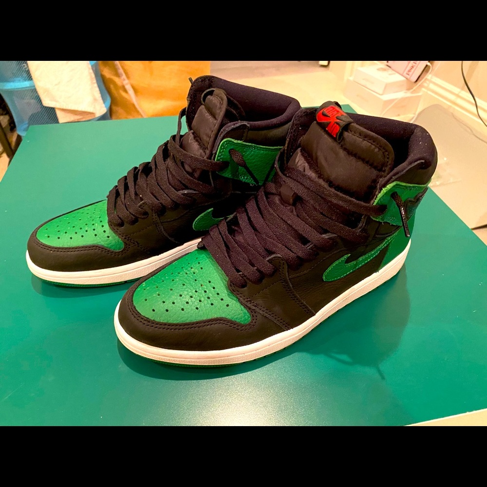 Air Jordan 1 Pine Green “9” (Brand new)